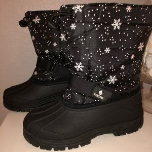 Snow boots